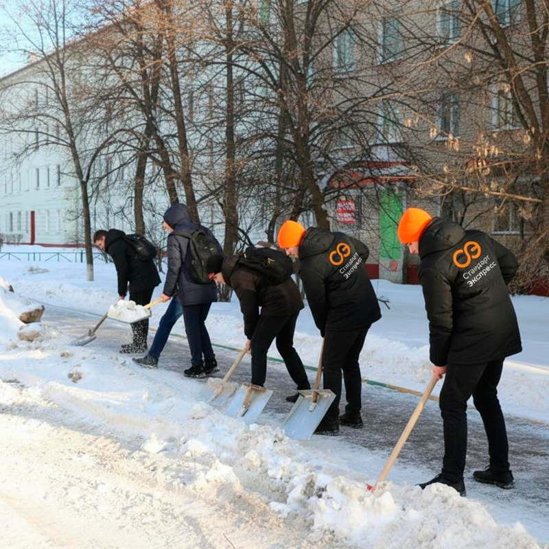 Уборка снега с крыш и территорий в Щучьем